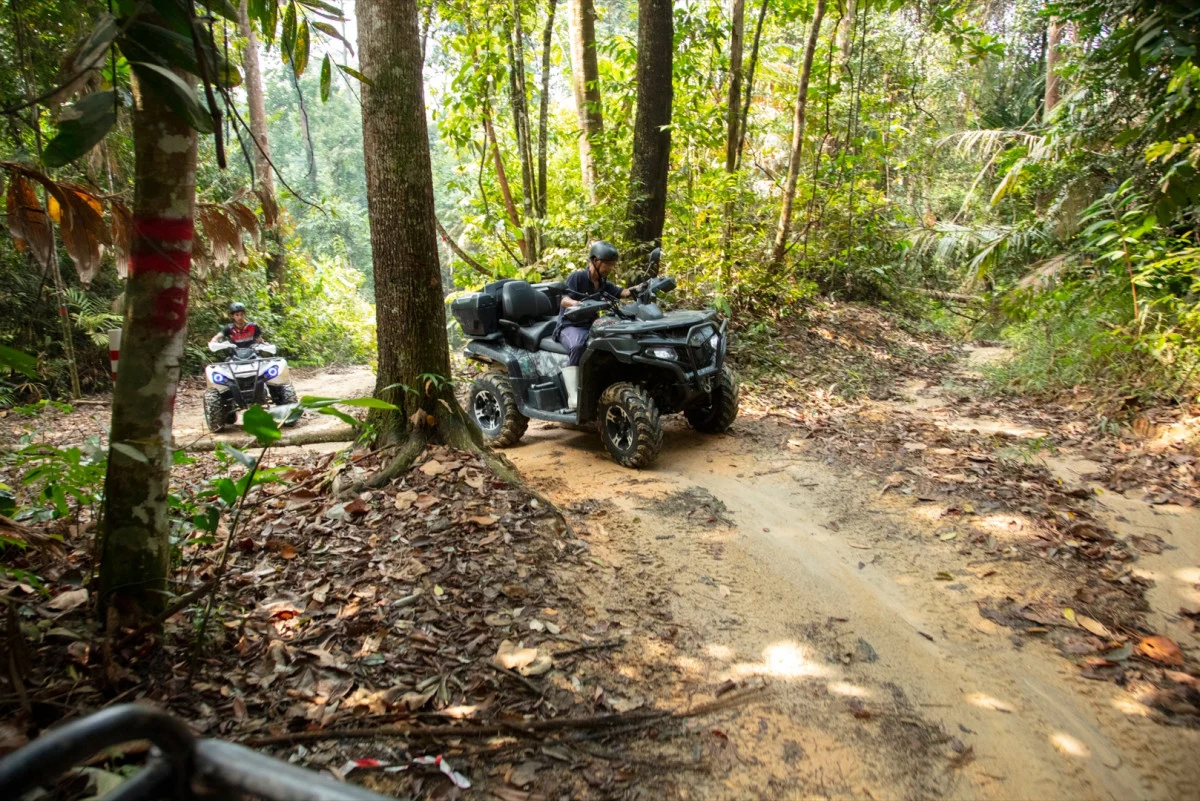Quad dans la jungle de Kemensah près de Kuala Lumpur en Malaisie